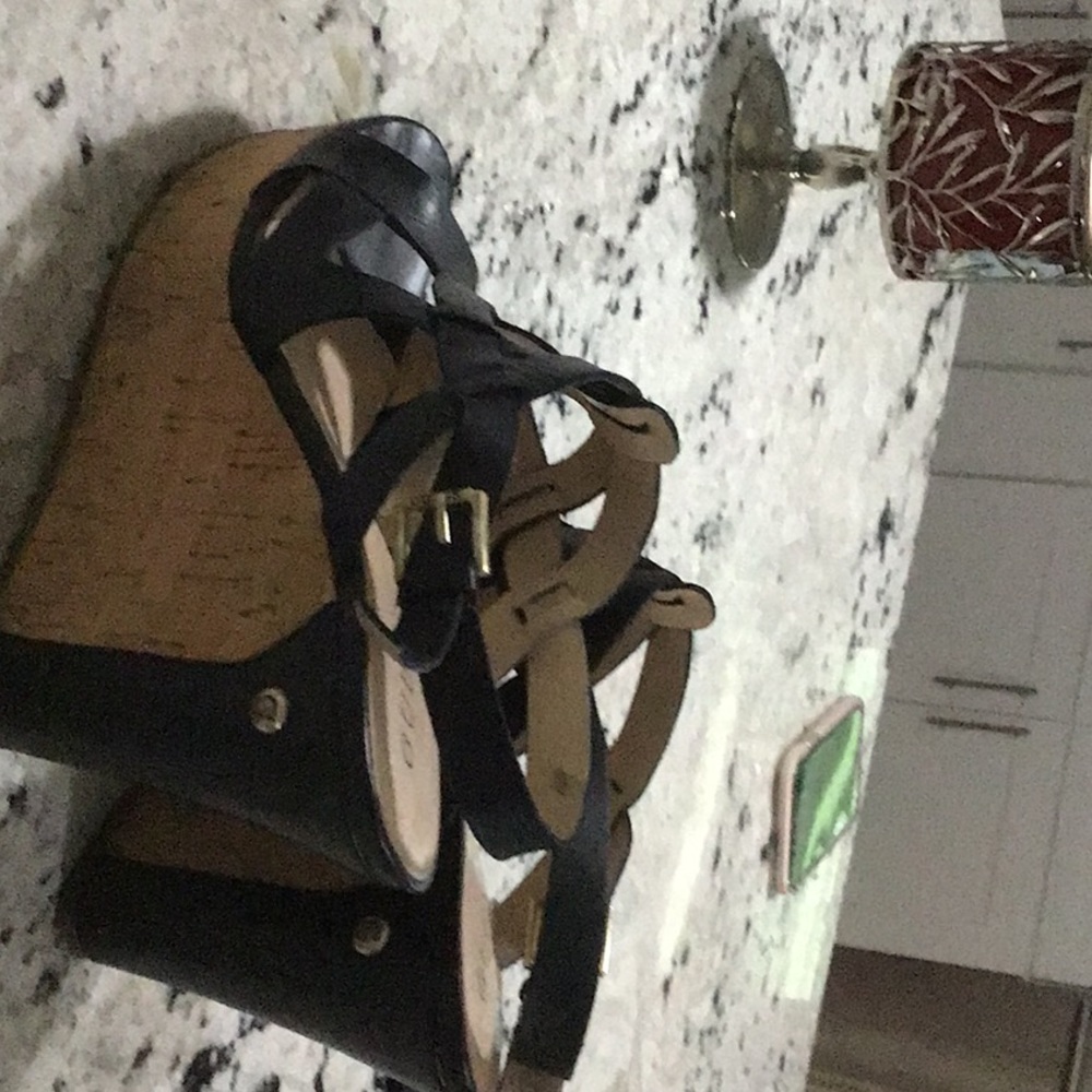 Guess black sandals. Size 9 - Picture 2 of 2